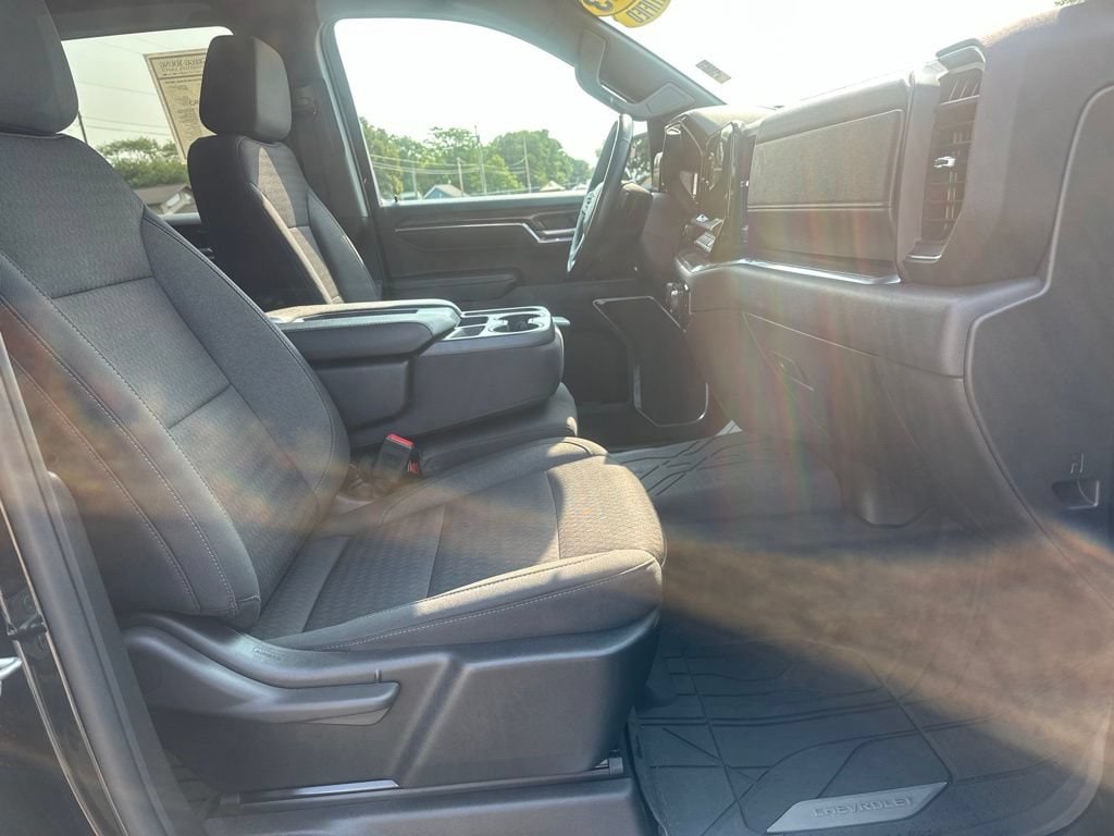 2023 Chevrolet Silverado 1500 RST - Photo 12