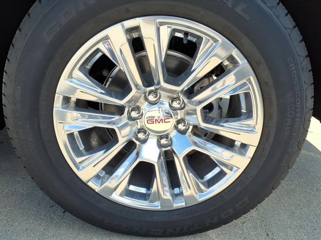 New 2025 GMC Yukon Denali SUV