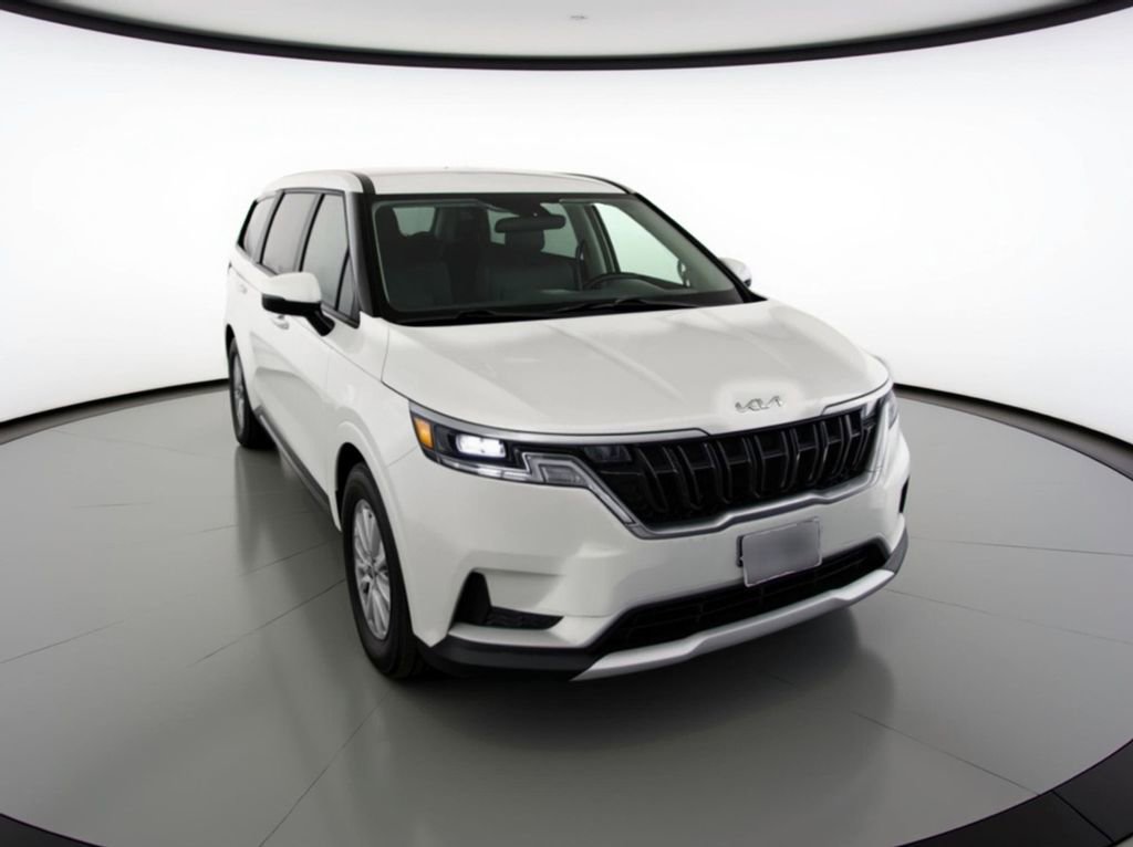 2023 Kia Carnival LX photo 3