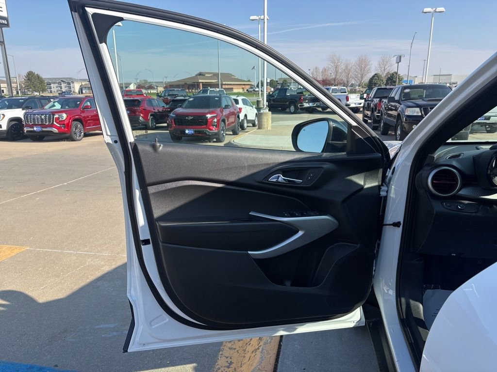 2026 Chevrolet Trax RS - Photo 12