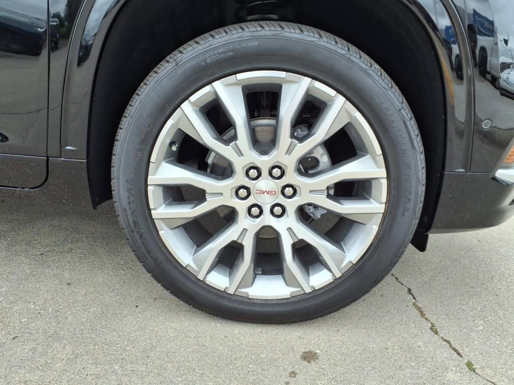 New 2025 GMC Acadia Denali SUV