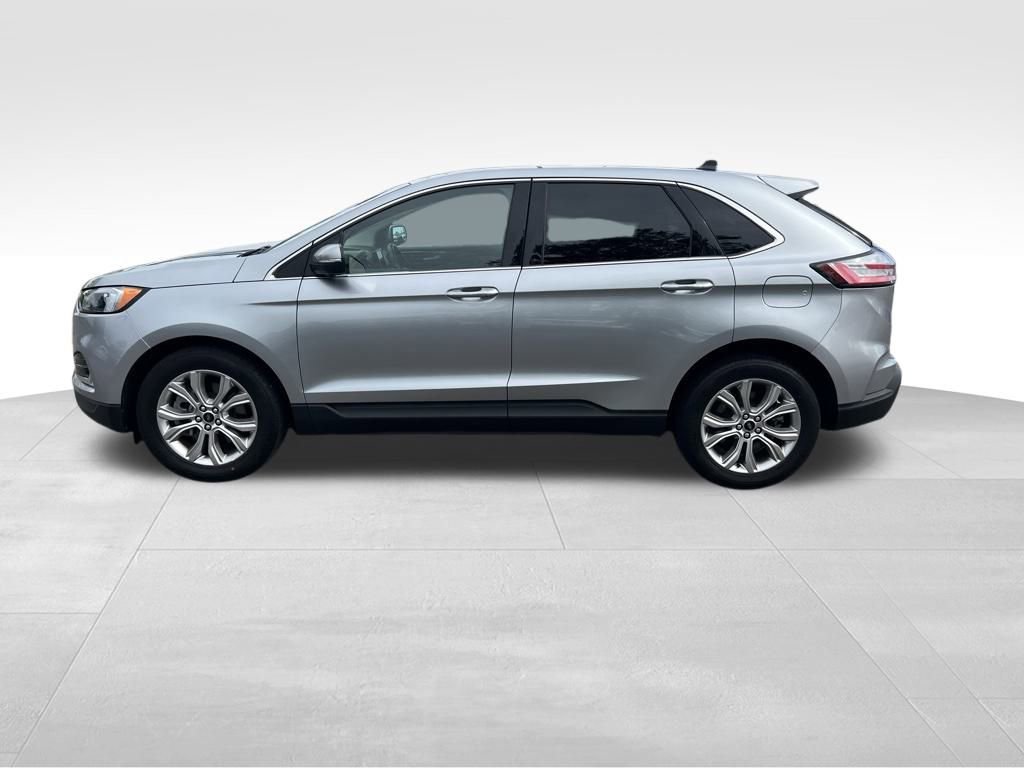 2024 Ford Edge Titanium photo 2