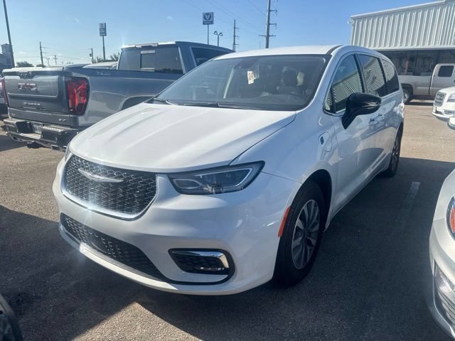 2024 Chrysler Pacifica Hybrid Select PHEV's photo