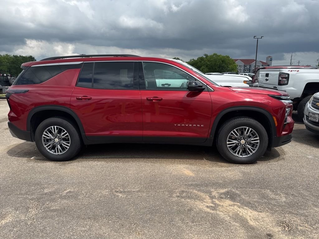 Used 2025 Chevrolet Traverse LT SUV