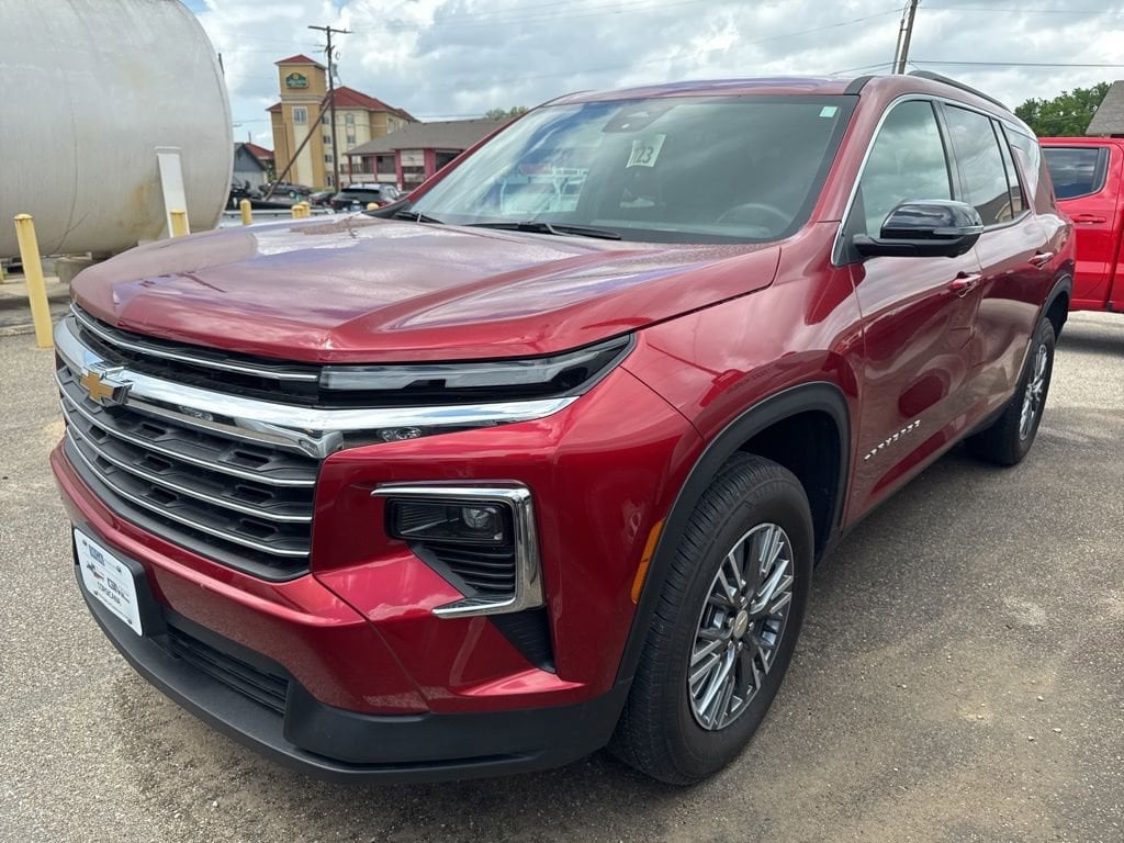 Used 2025 Chevrolet Traverse LT SUV