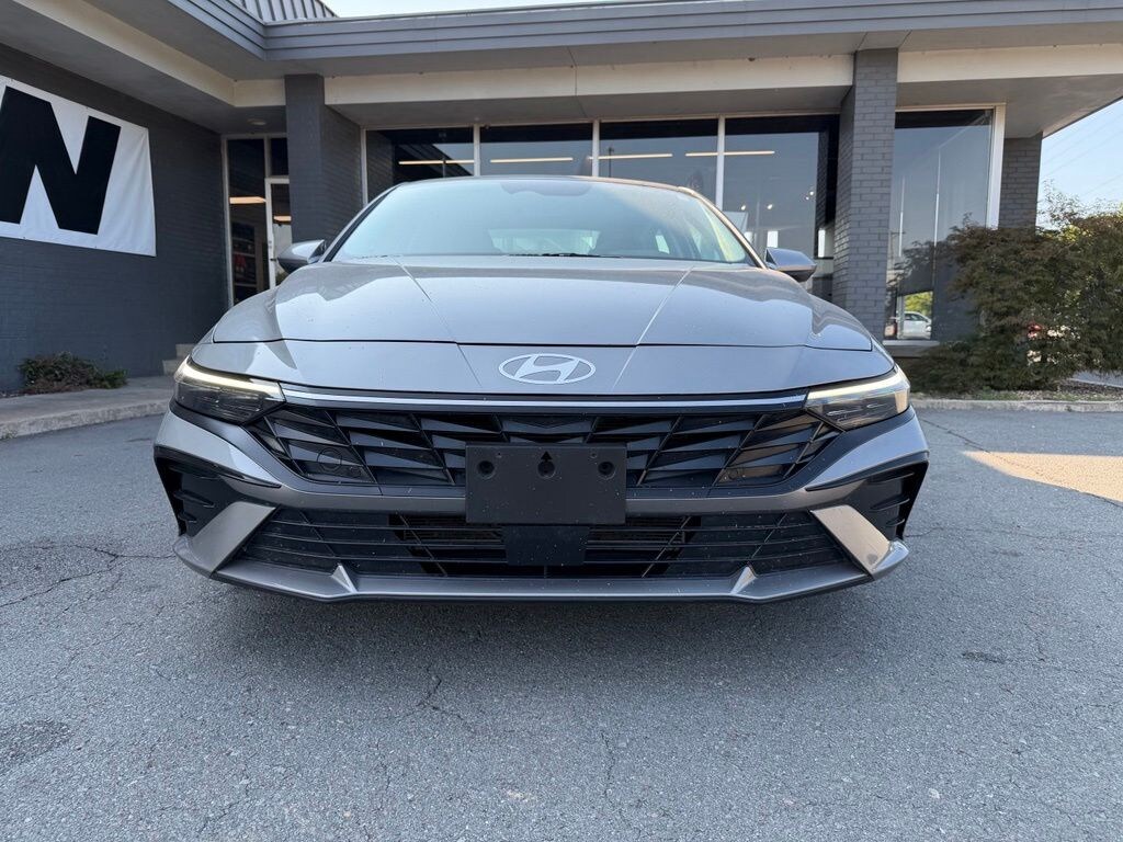 Used 2025 Hyundai Elantra SEL Convenience Sedan
