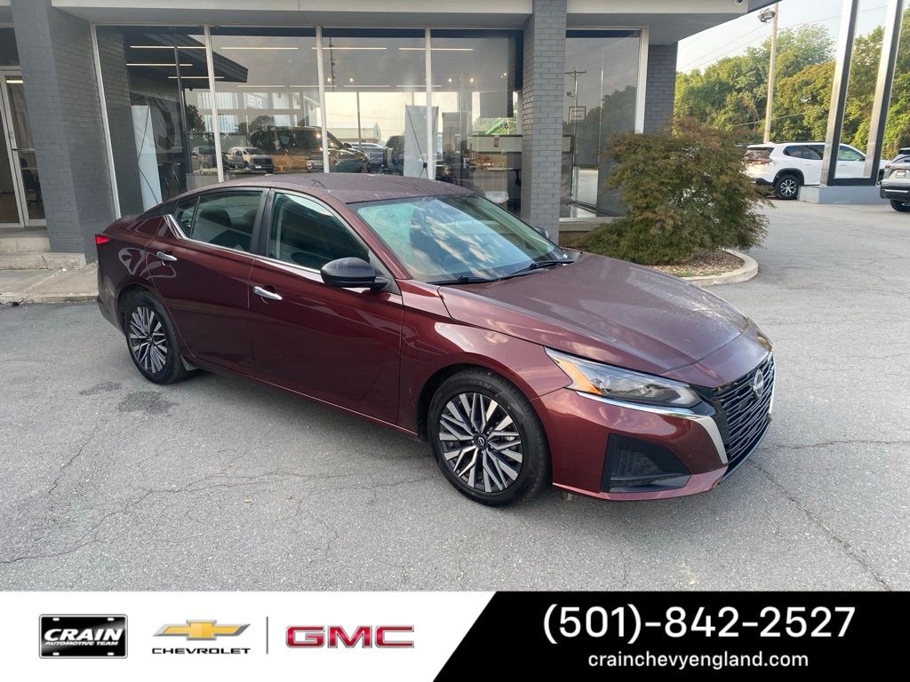 Used 2025 Nissan Altima 2.5 SV Sedan