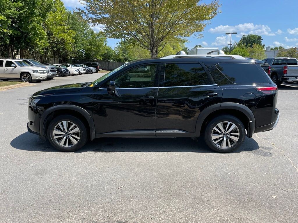 Used 2023 Nissan Pathfinder SL SUV