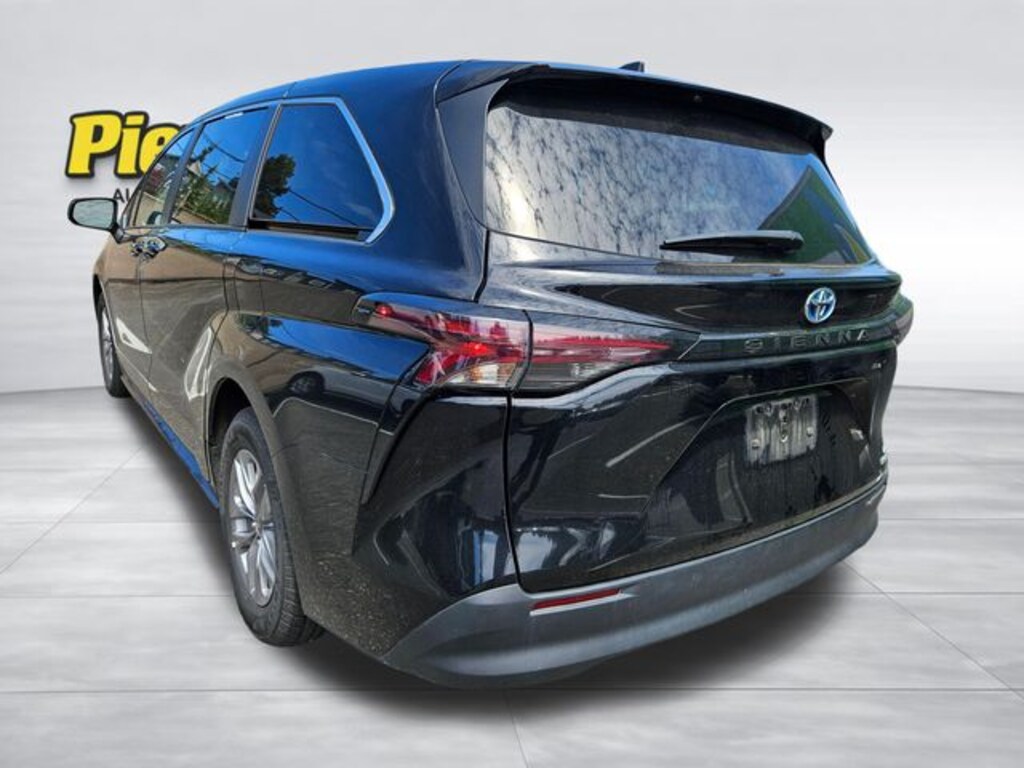 Used 2024 Toyota Sienna LE Van Passenger Van