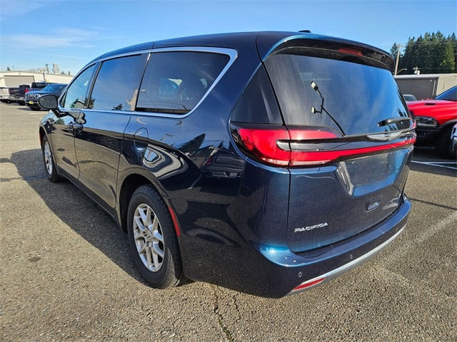 2024 Chrysler Pacifica Touring L photo 3