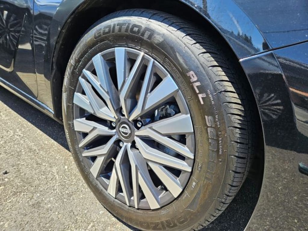 Used 2024 Nissan Altima 2.5 SV Sedan