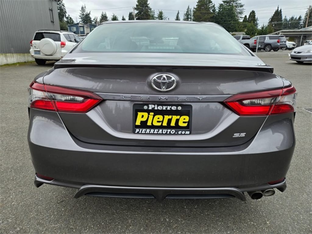 Used 2022 Toyota Camry SE Sedan