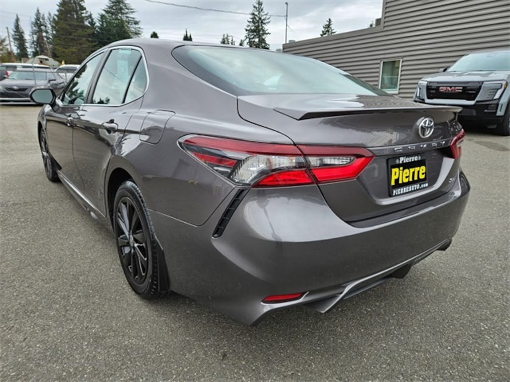 Used 2022 Toyota Camry SE Sedan