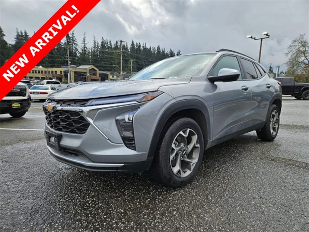 Used 2025 Chevrolet Trax LT SUV