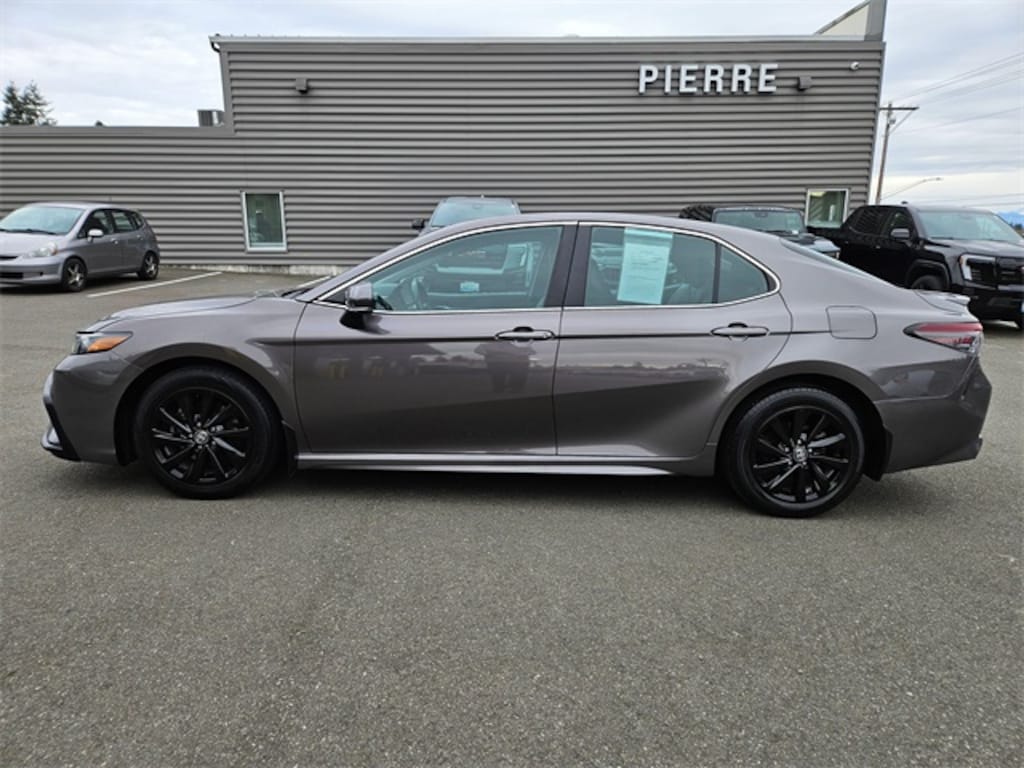 Used 2022 Toyota Camry SE Sedan