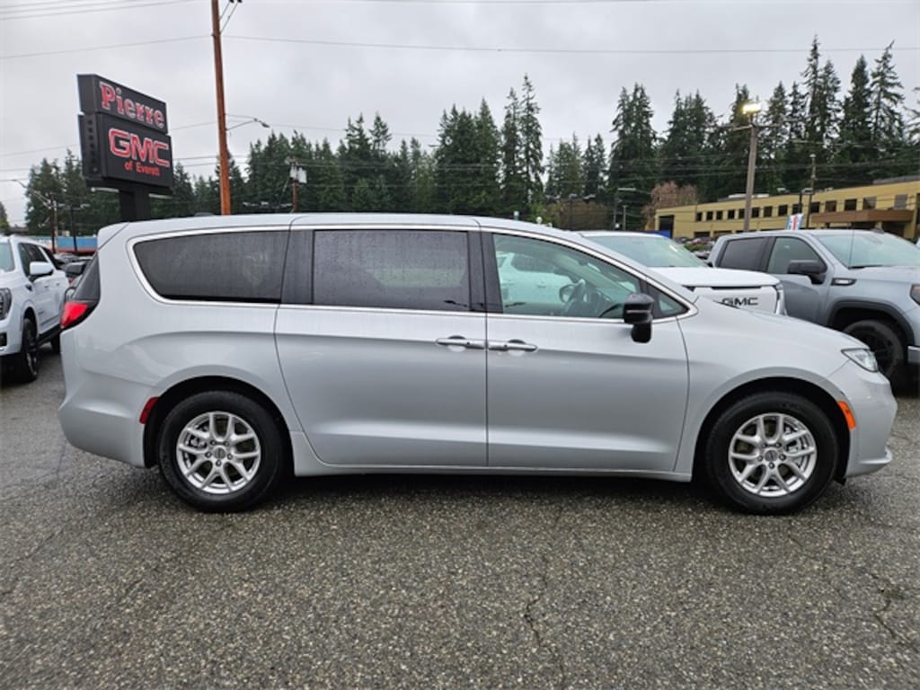 Used 2024 Chrysler Pacifica Touring L Van Passenger Van