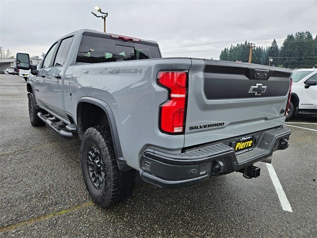 2025 Chevrolet Silverado 2500HD ZR2 photo 3