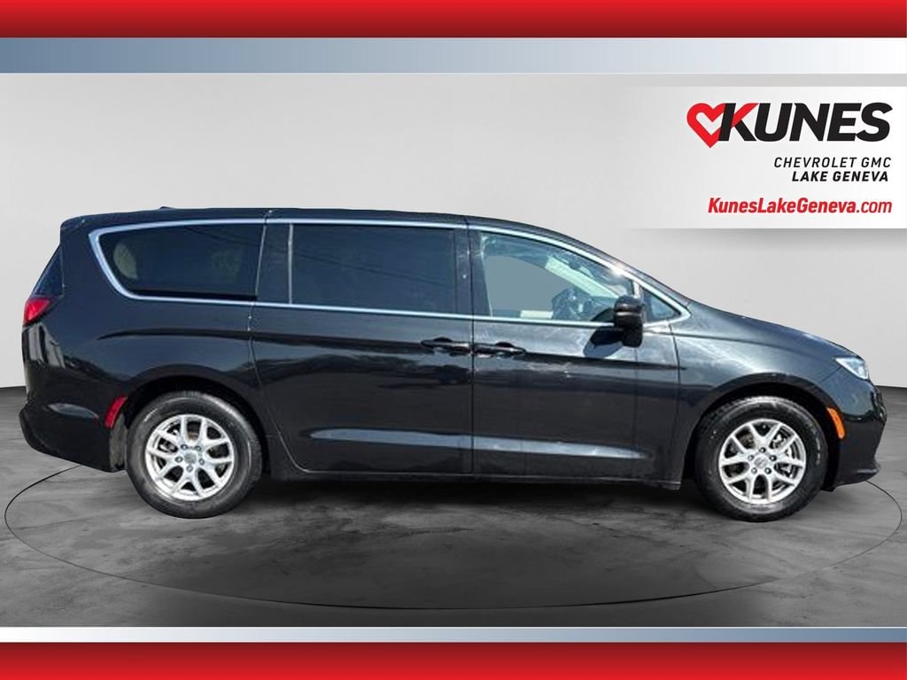 Used 2023 Chrysler Pacifica Touring L