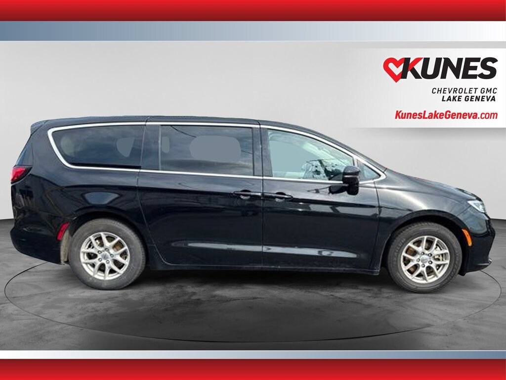 Used 2024 Chrysler Pacifica Touring L