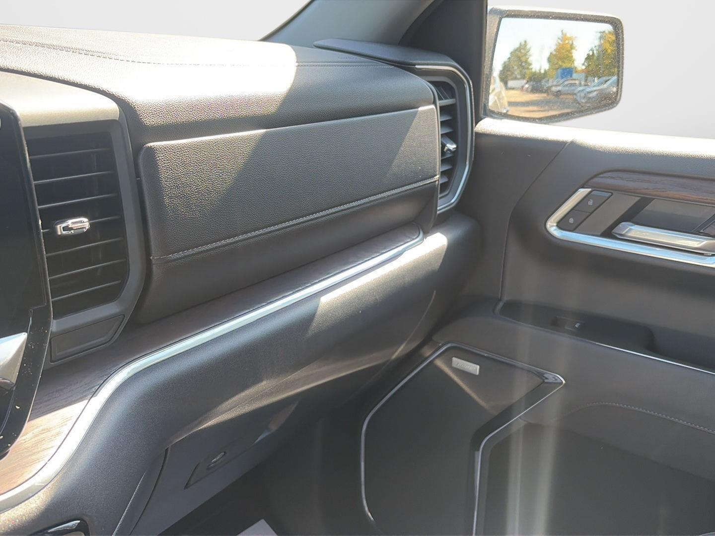 2026 GMC Sierra 1500 SLT - Photo 25