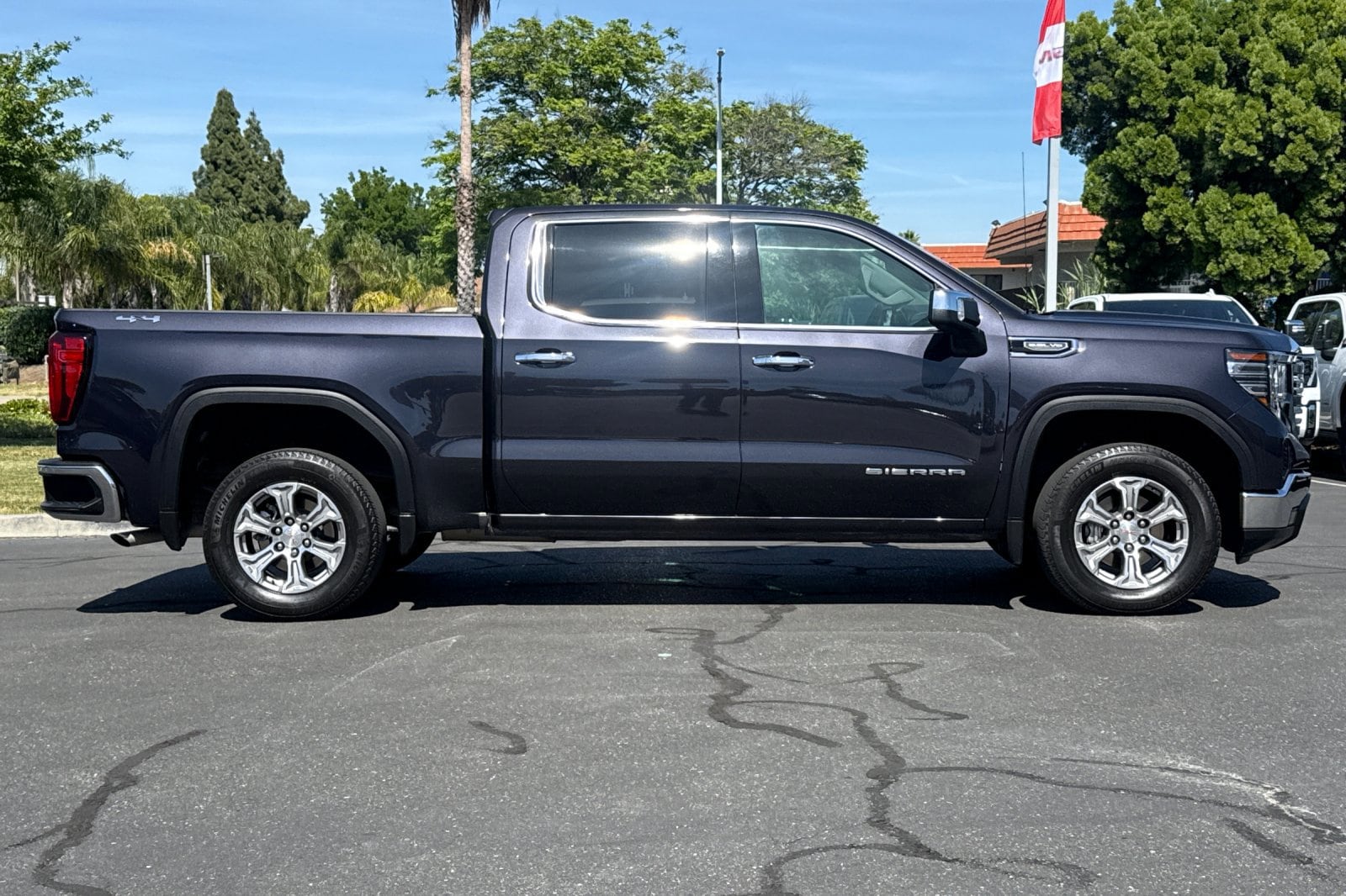 2025 GMC Sierra 1500 SLT photo 2