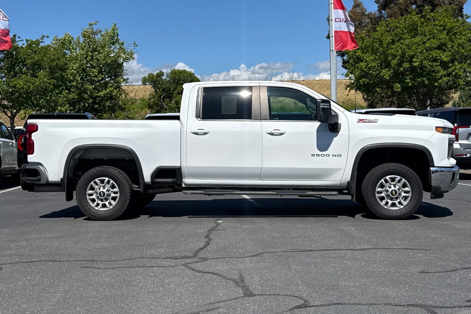 2024 Chevrolet Silverado 2500 HD LT photo 2