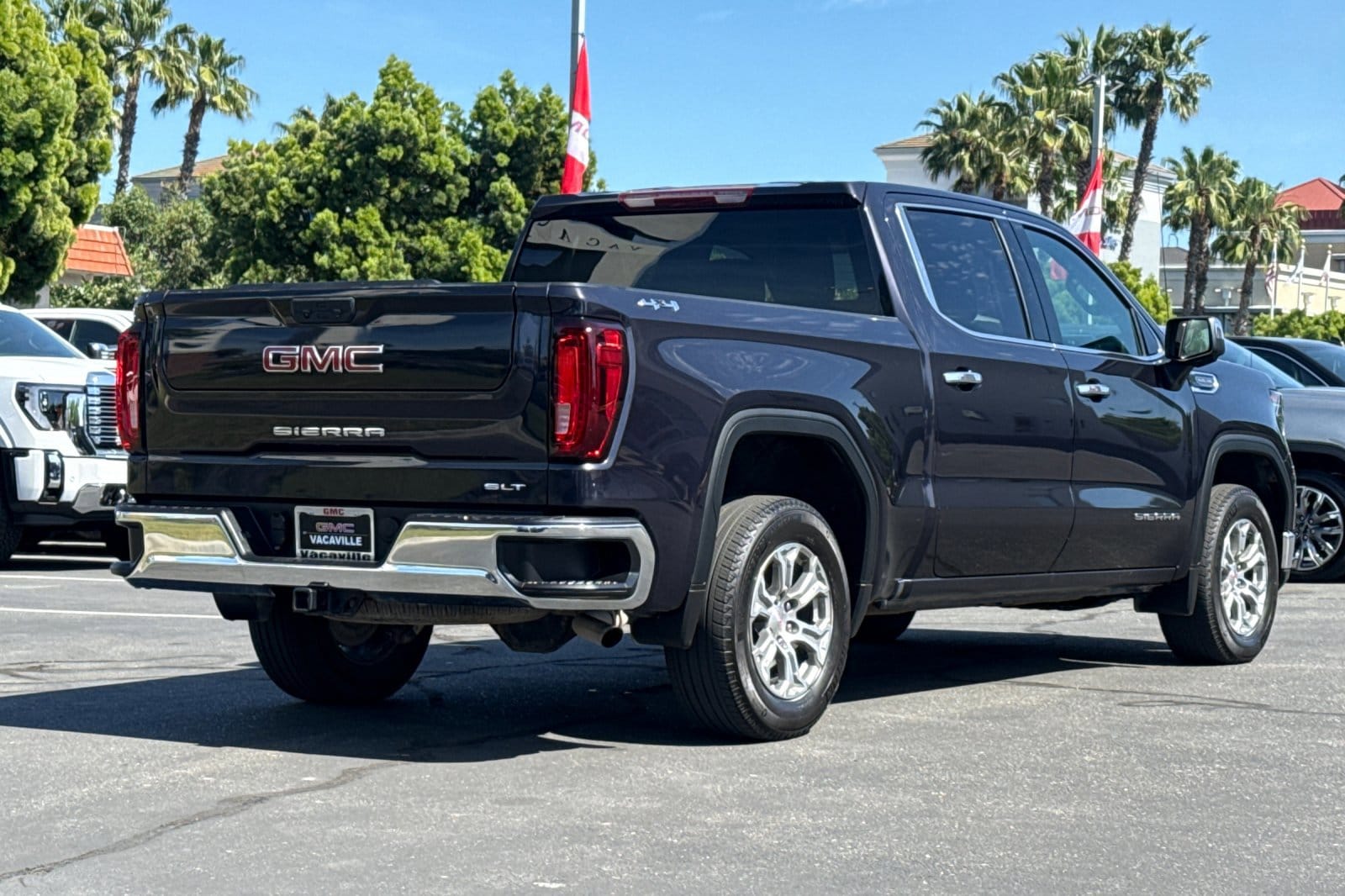 2025 GMC Sierra 1500 SLT photo 4