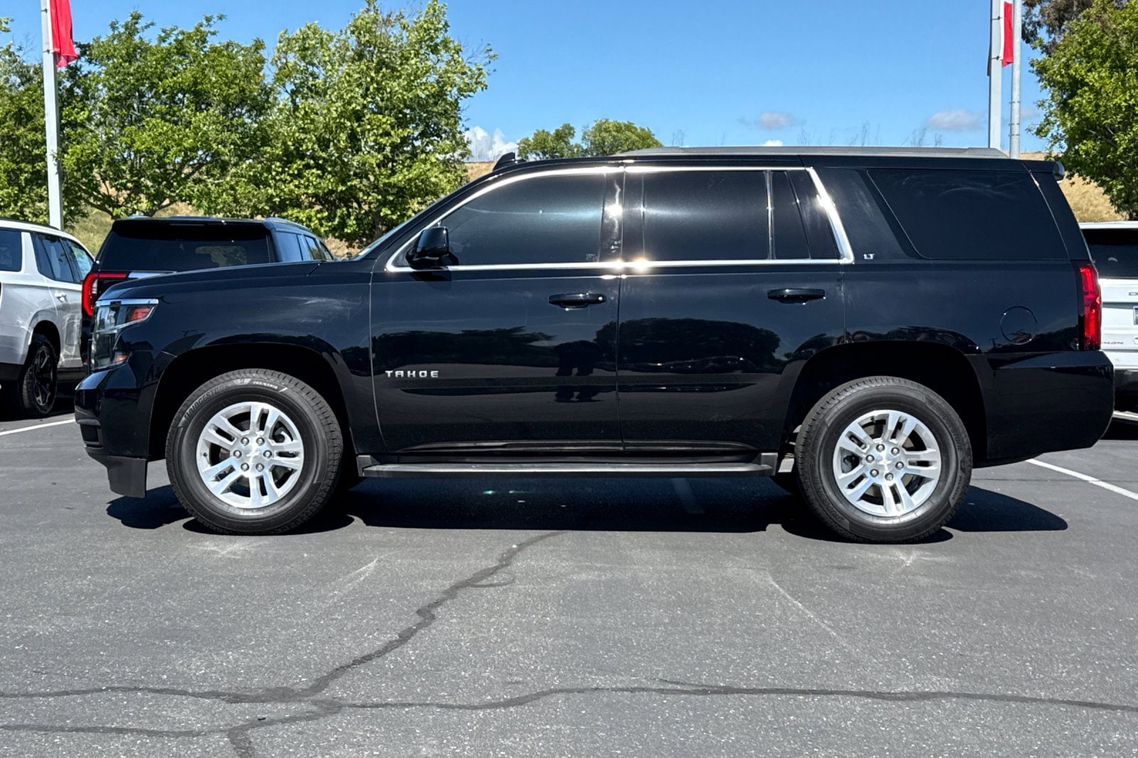 2019 Chevrolet Tahoe LT photo 3