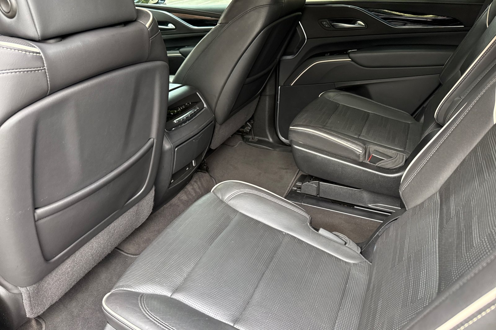2024 Cadillac Escalade Sport - Photo 15