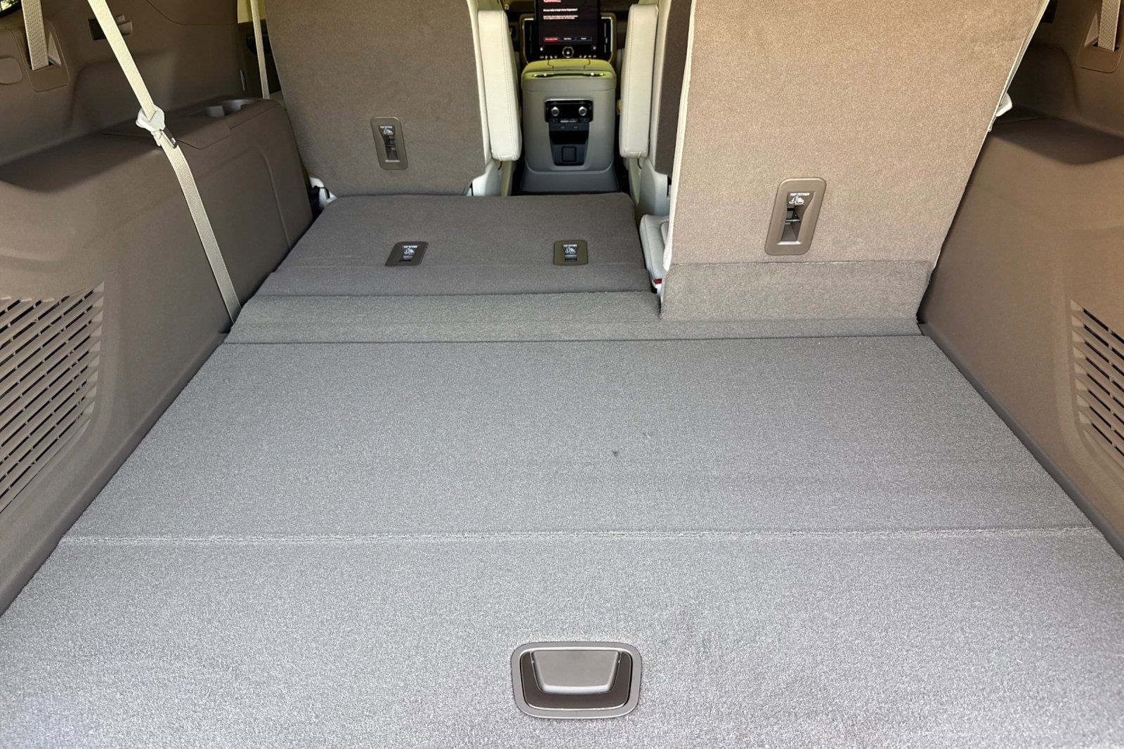2026 GMC Yukon XL Denali - Photo 17