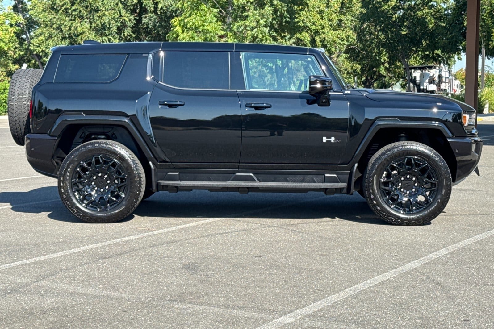 2026 GMC HUMMER EV SUV 2X photo 2