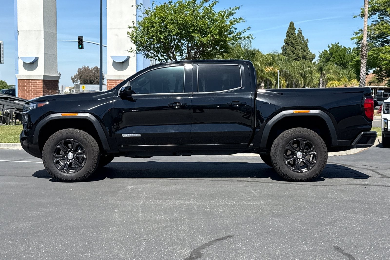 2024 GMC Canyon Elevation photo 3