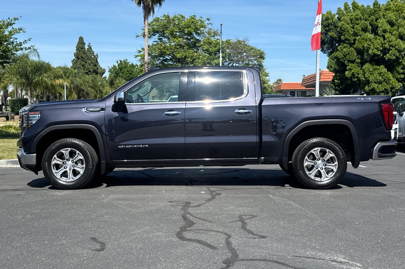 2025 GMC Sierra 1500 SLT photo 3