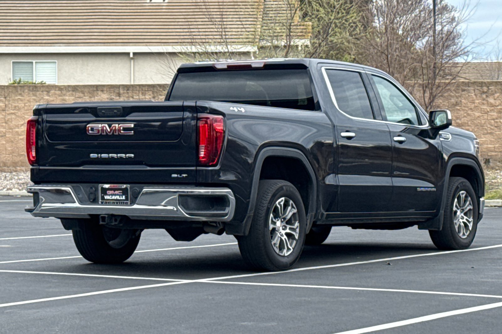 2025 GMC Sierra 1500 SLT photo 4