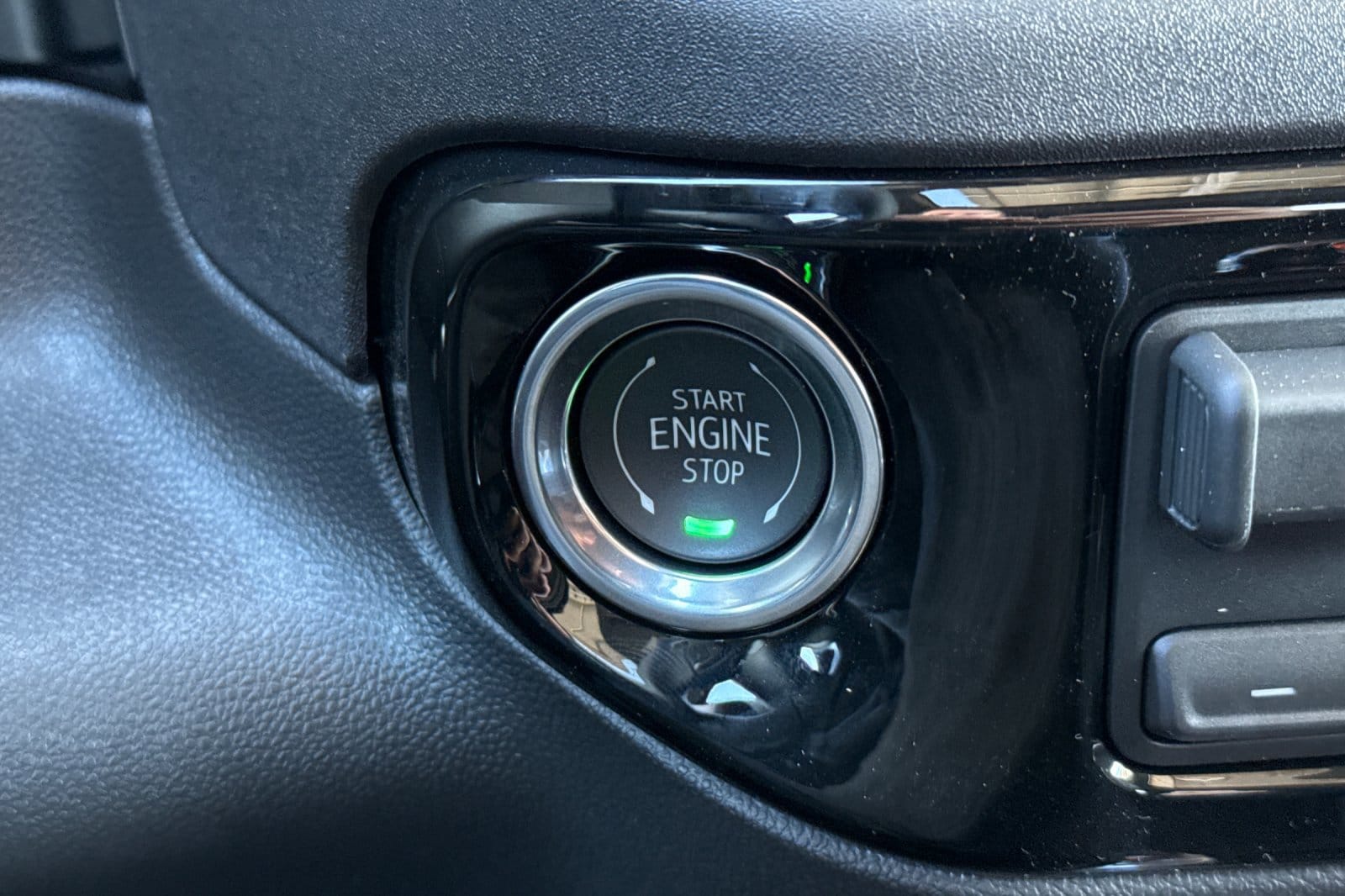 2026 GMC Sierra 1500 SLT - Photo 23