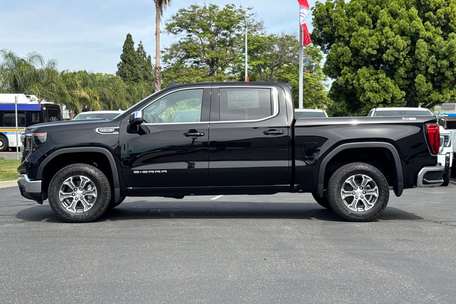 2026 GMC Sierra 1500 SLE photo 3