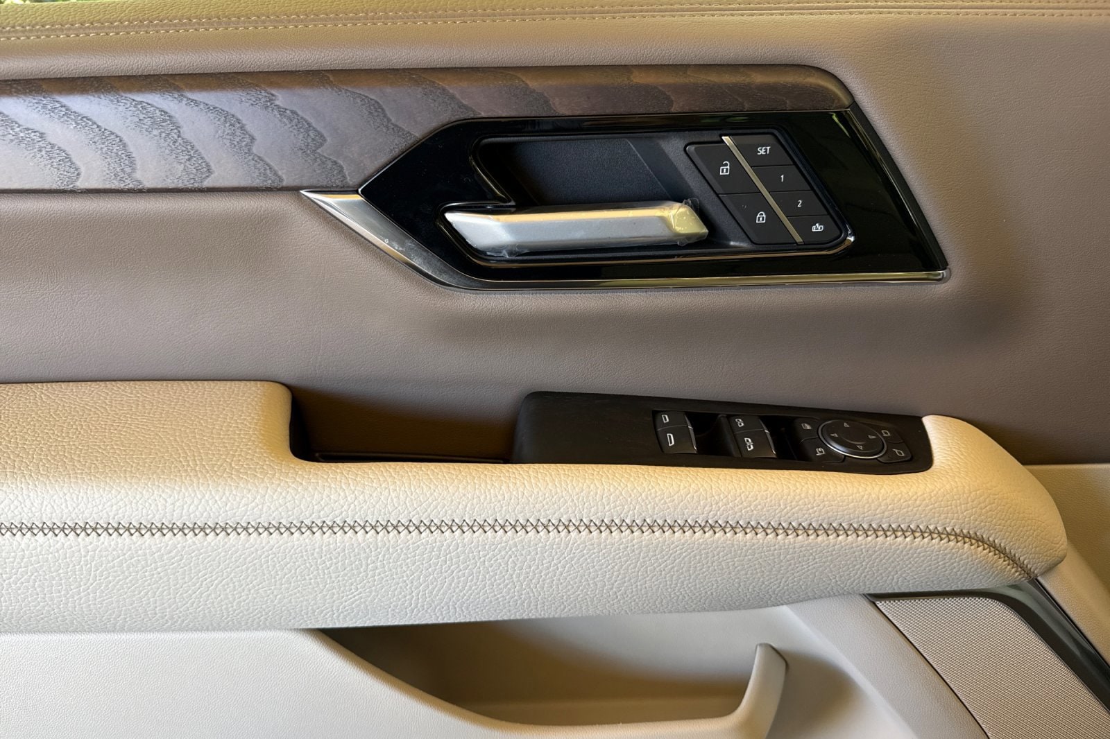2026 GMC Yukon XL Denali - Photo 12