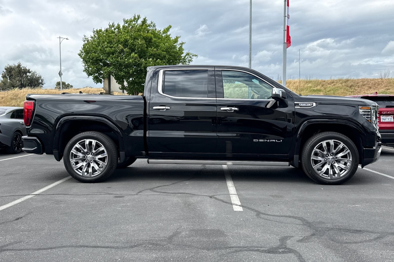 2026 GMC Sierra 1500 Denali photo 2