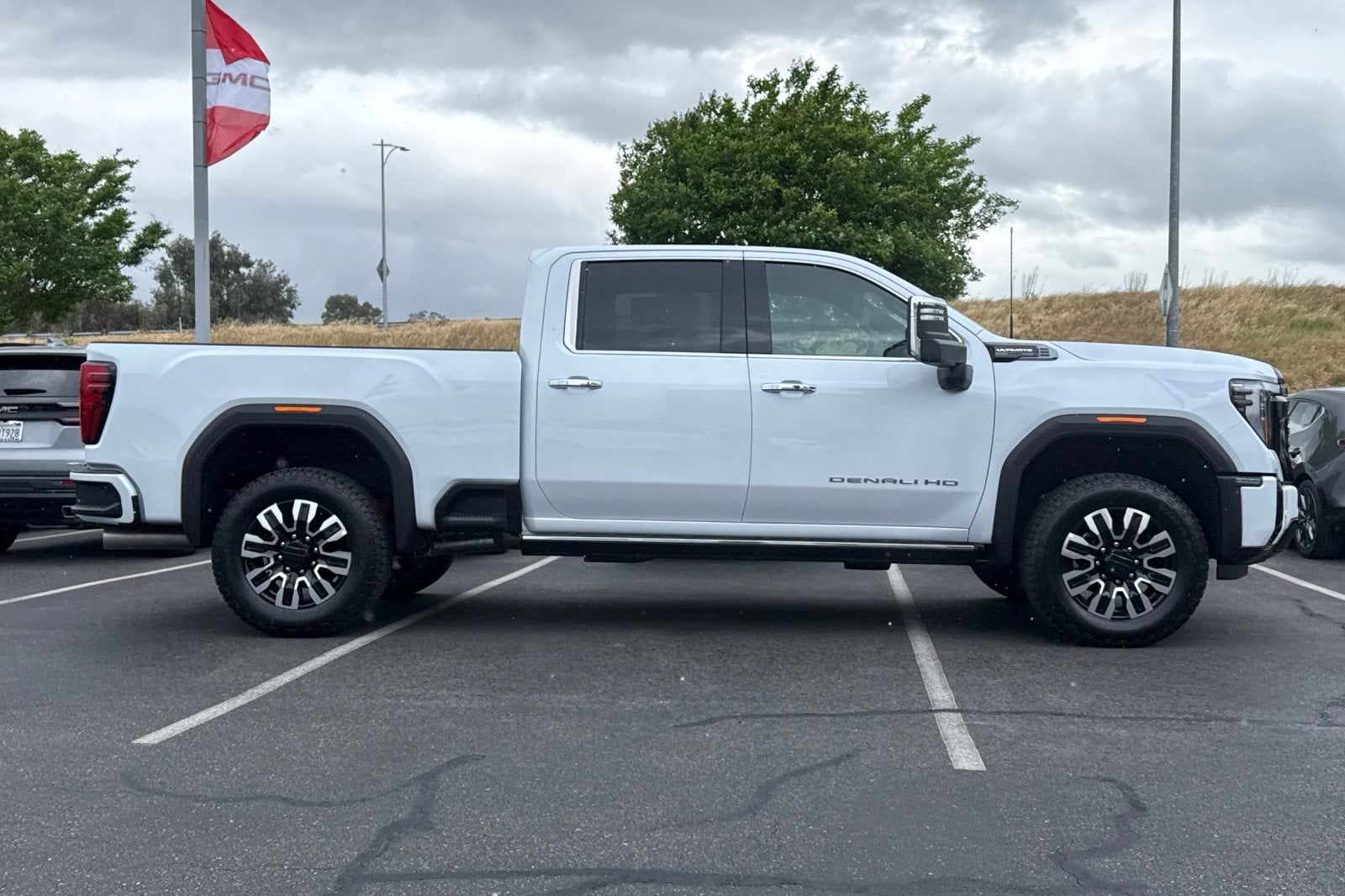 2026 GMC Sierra 2500 HD Denali Ultimate photo 2