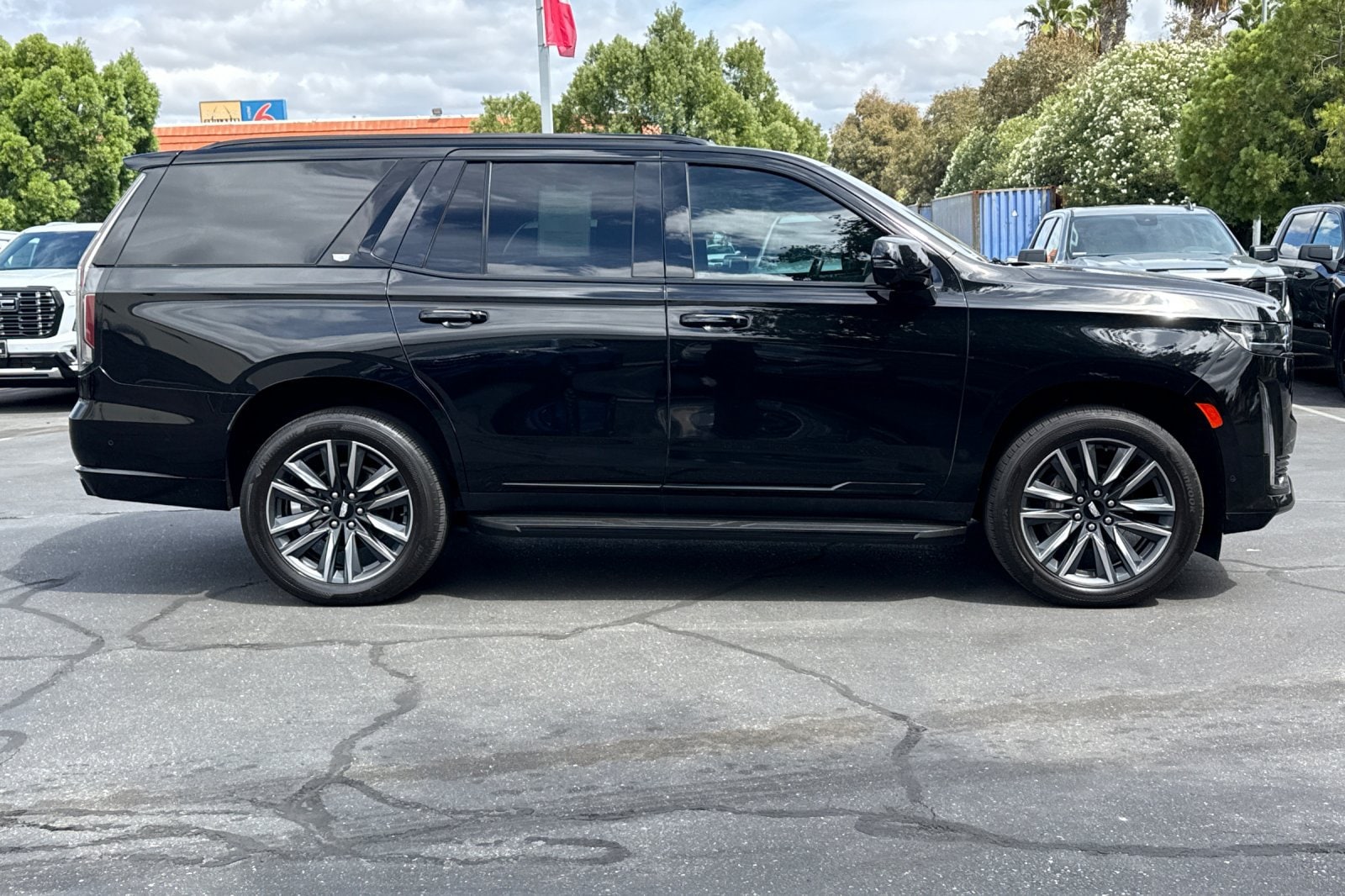 2024 Cadillac Escalade Sport - Photo 3