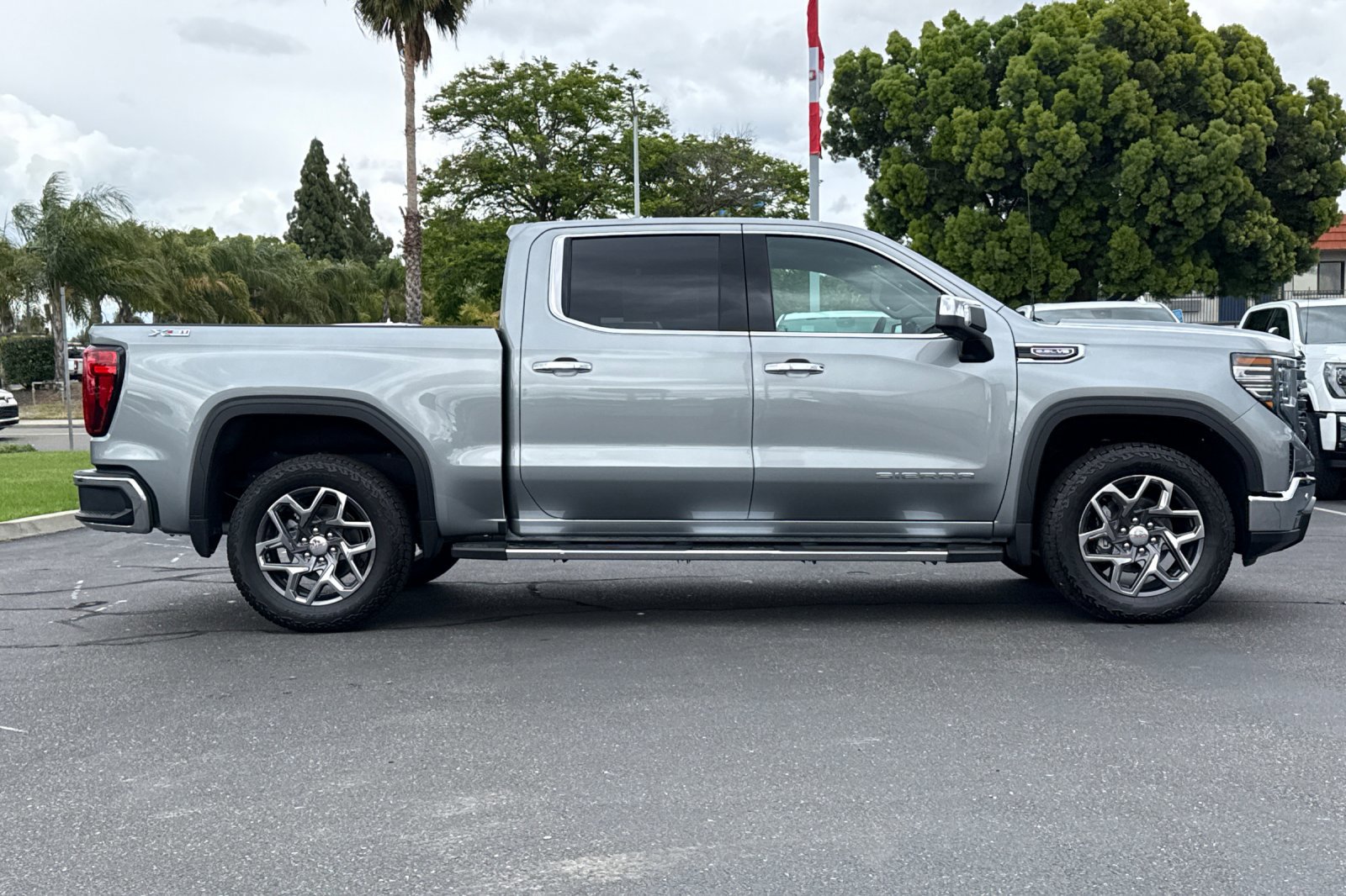 2026 GMC Sierra 1500 SLT photo 2