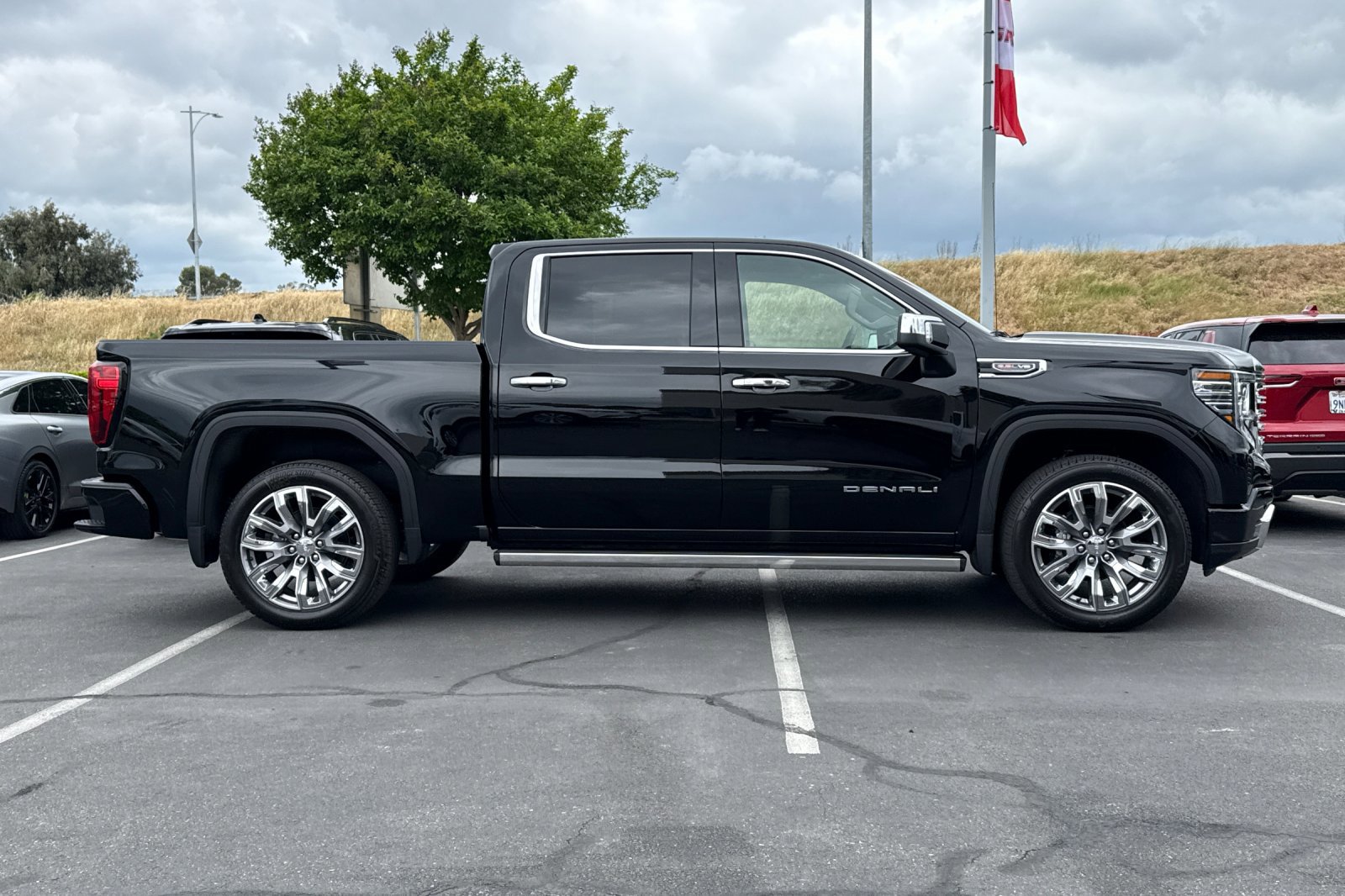 2026 GMC Sierra 1500 Denali photo 2