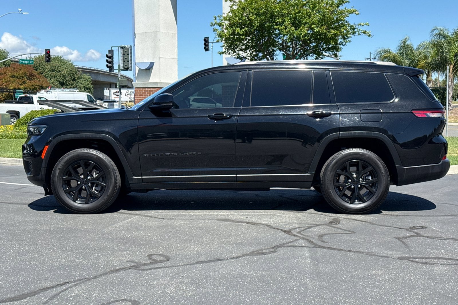 2024 Jeep Grand Cherokee L Altitude photo 3
