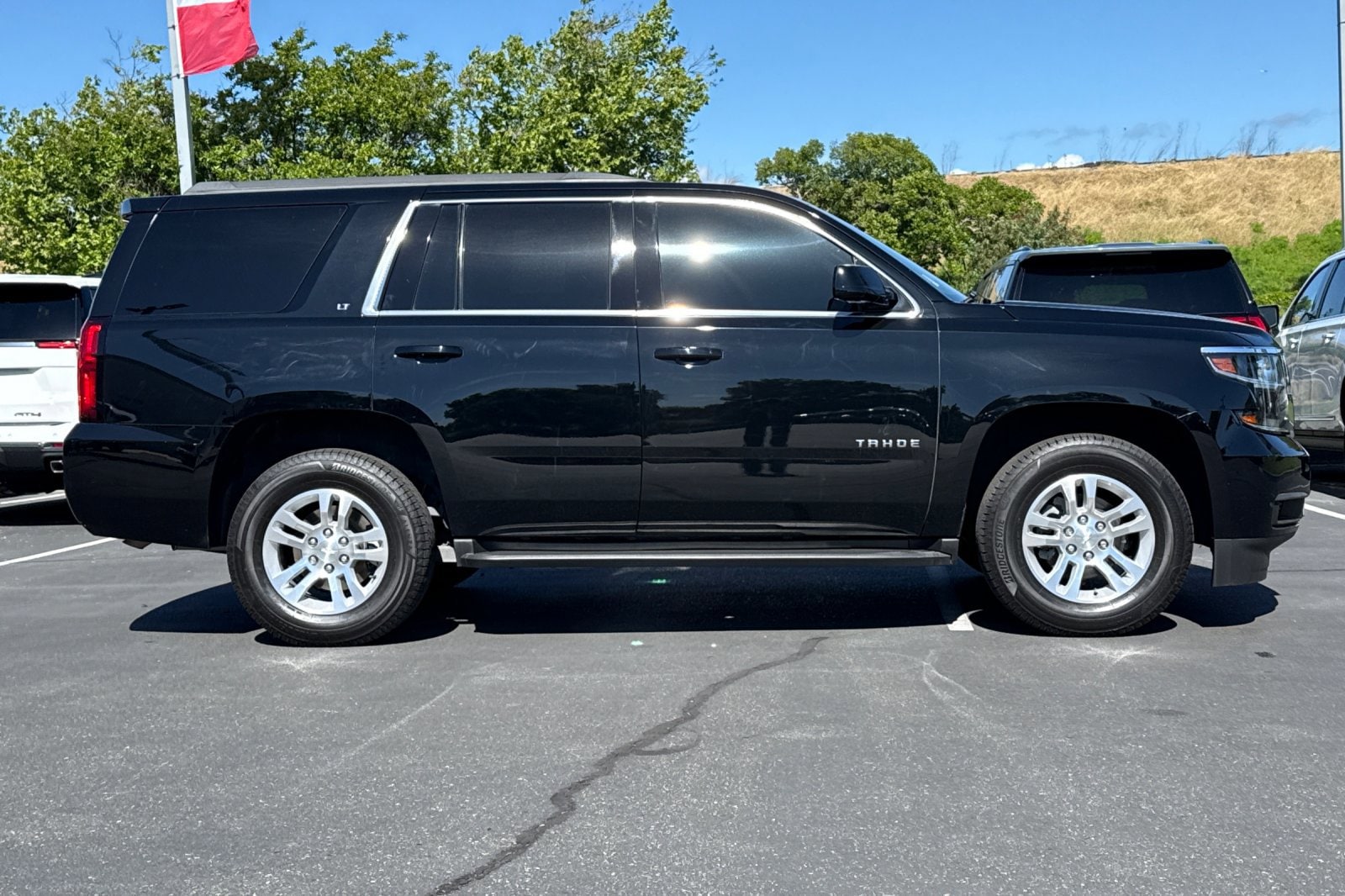 2019 Chevrolet Tahoe LT photo 2