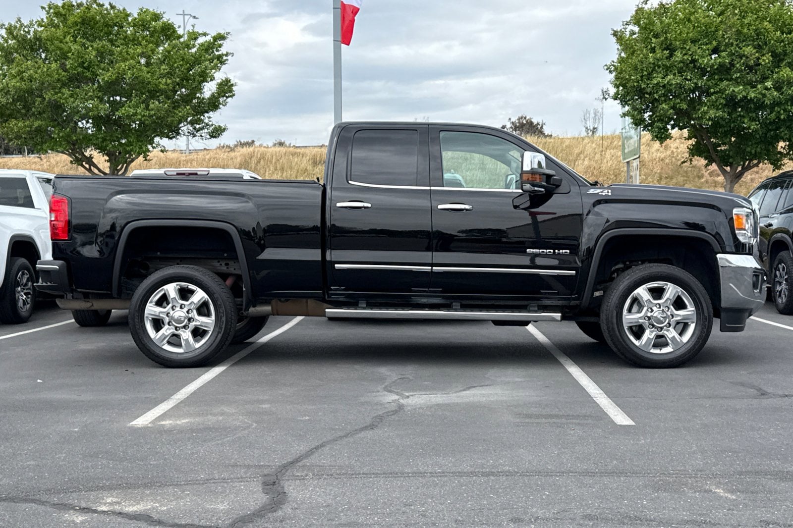 2017 GMC Sierra 2500 HD SLT photo 2