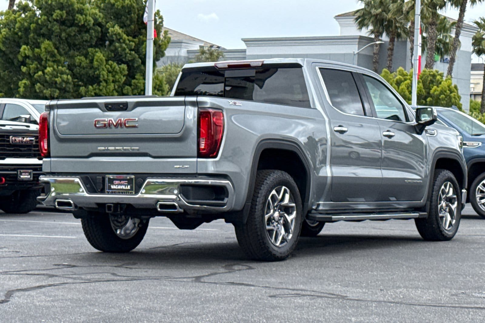 2026 GMC Sierra 1500 SLT photo 4