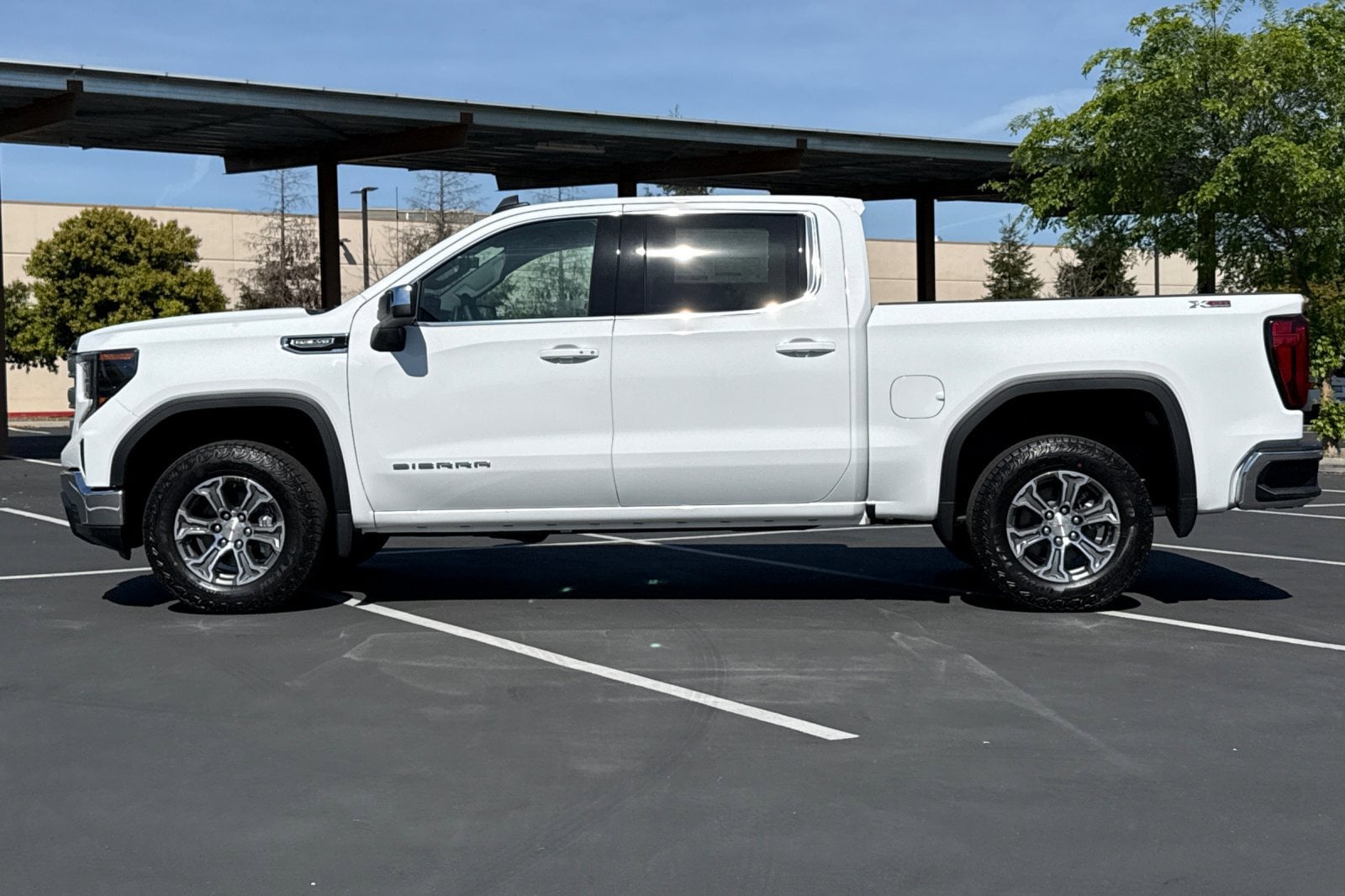 2026 GMC Sierra 1500 SLE photo 3