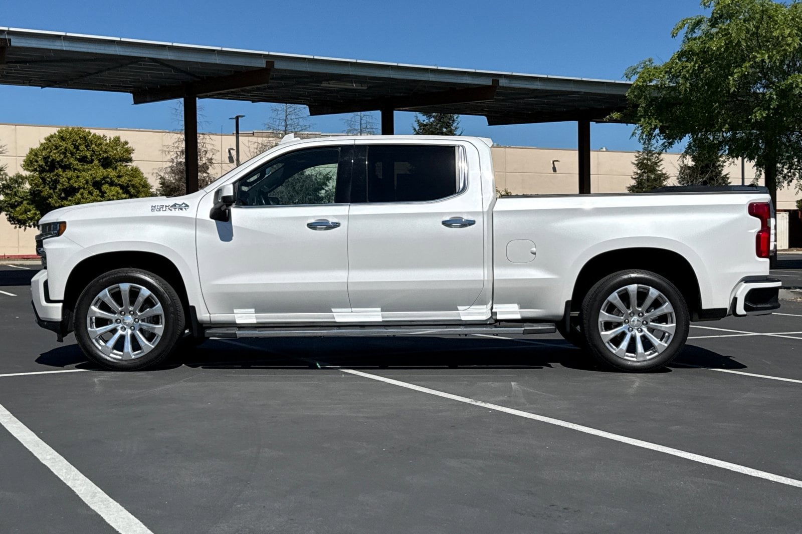 2019 Chevrolet Silverado 1500 High Country photo 3