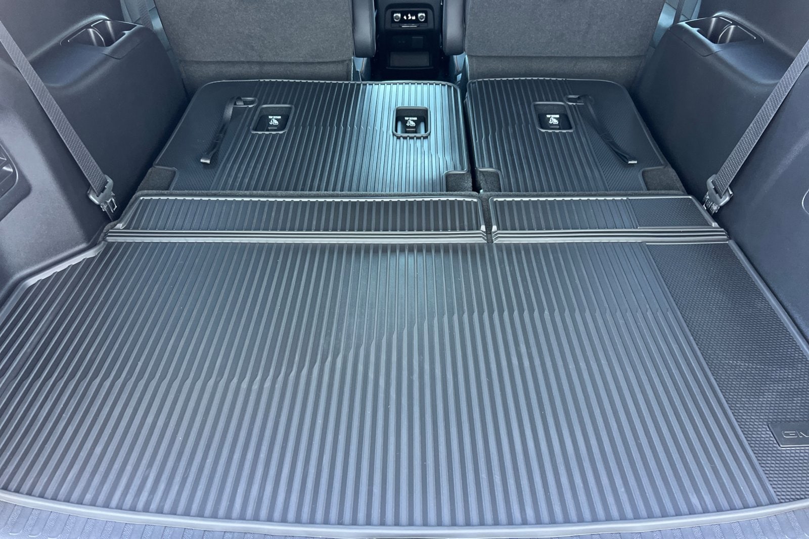2026 GMC Acadia AT4 - Photo 17