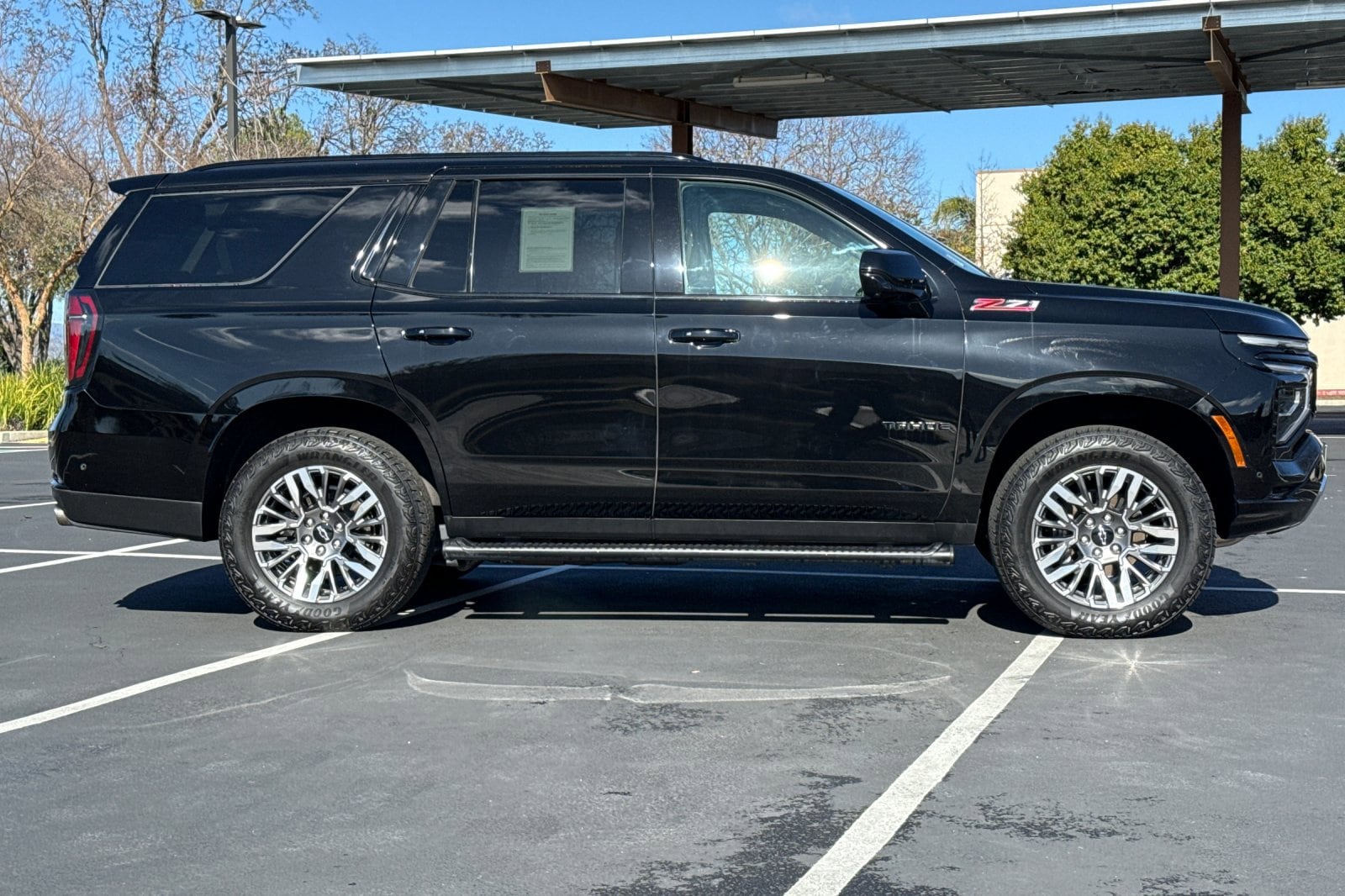 2025 Chevrolet Tahoe Z71 photo 2